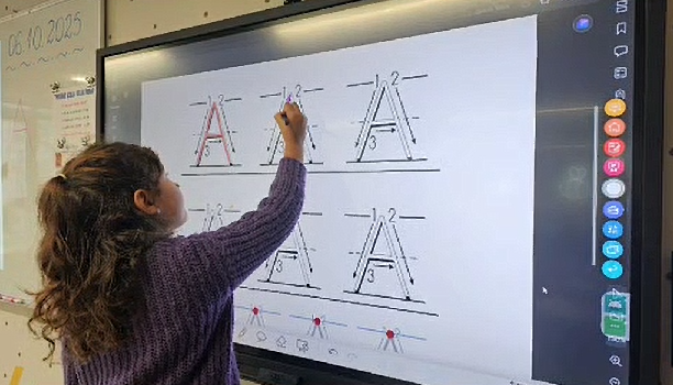 Sa ne jucăm cu litera „A”! Sa ne jucăm cu litera „A”!